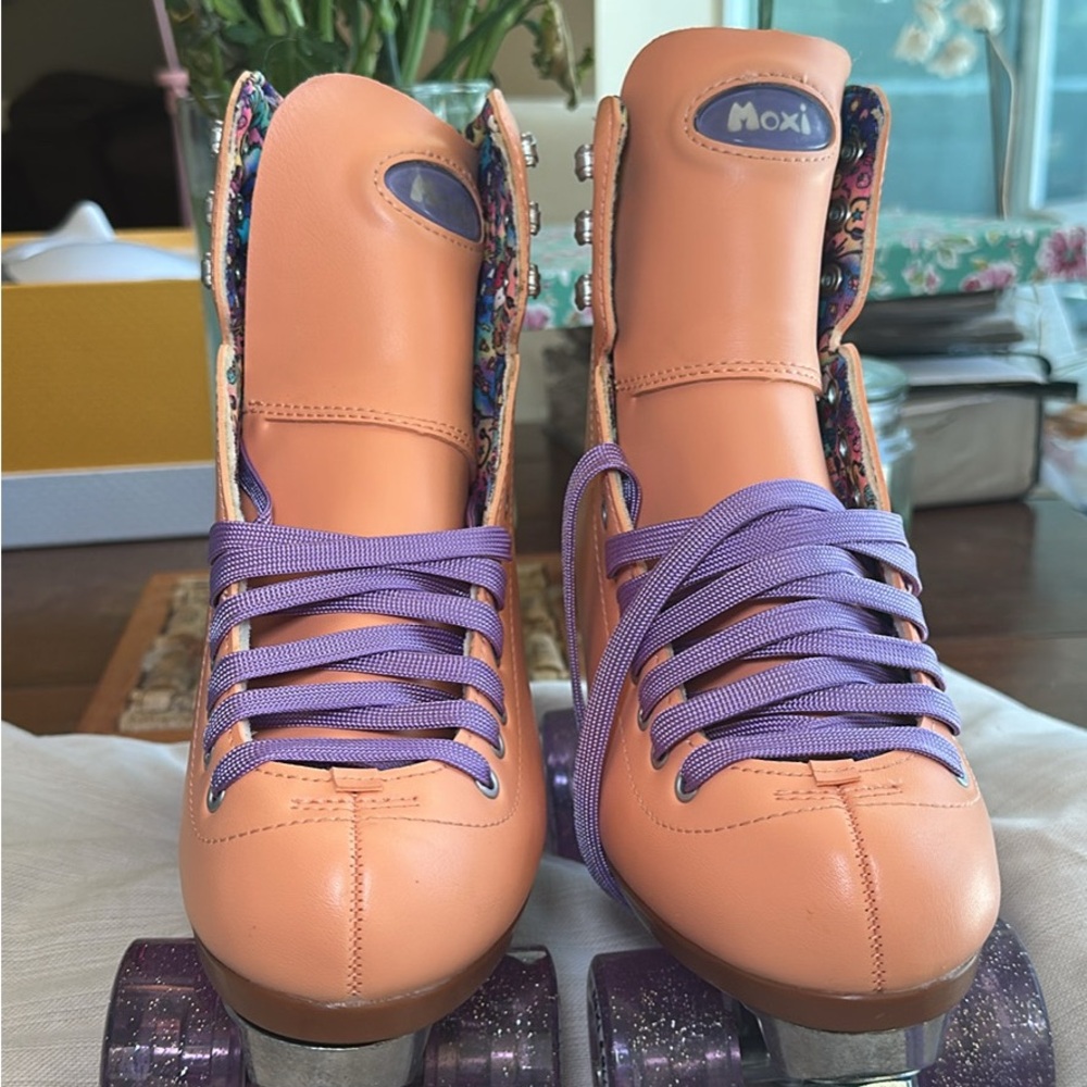 Brand New Moxi Lolly Roller Skates – Size 7 – NEVER WORN